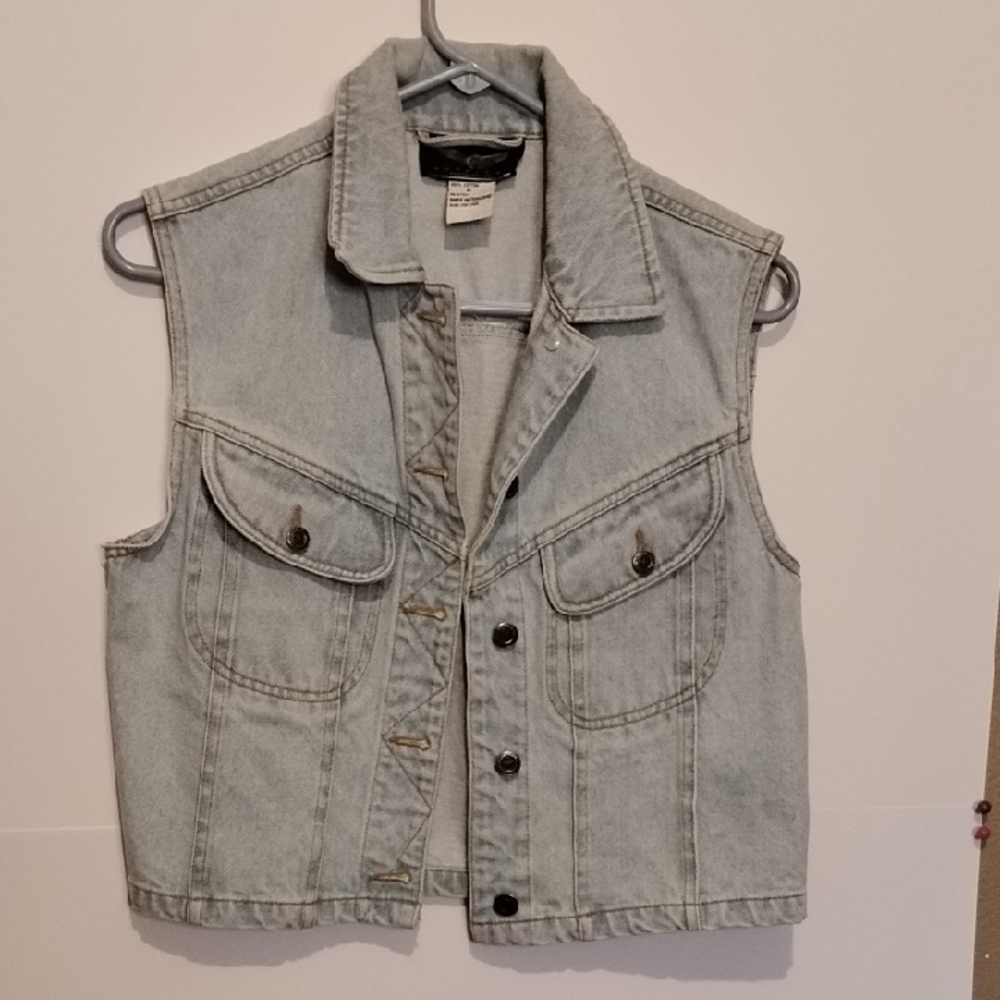E/V-001 Women's Best American Classic Light Washed Denim Vest